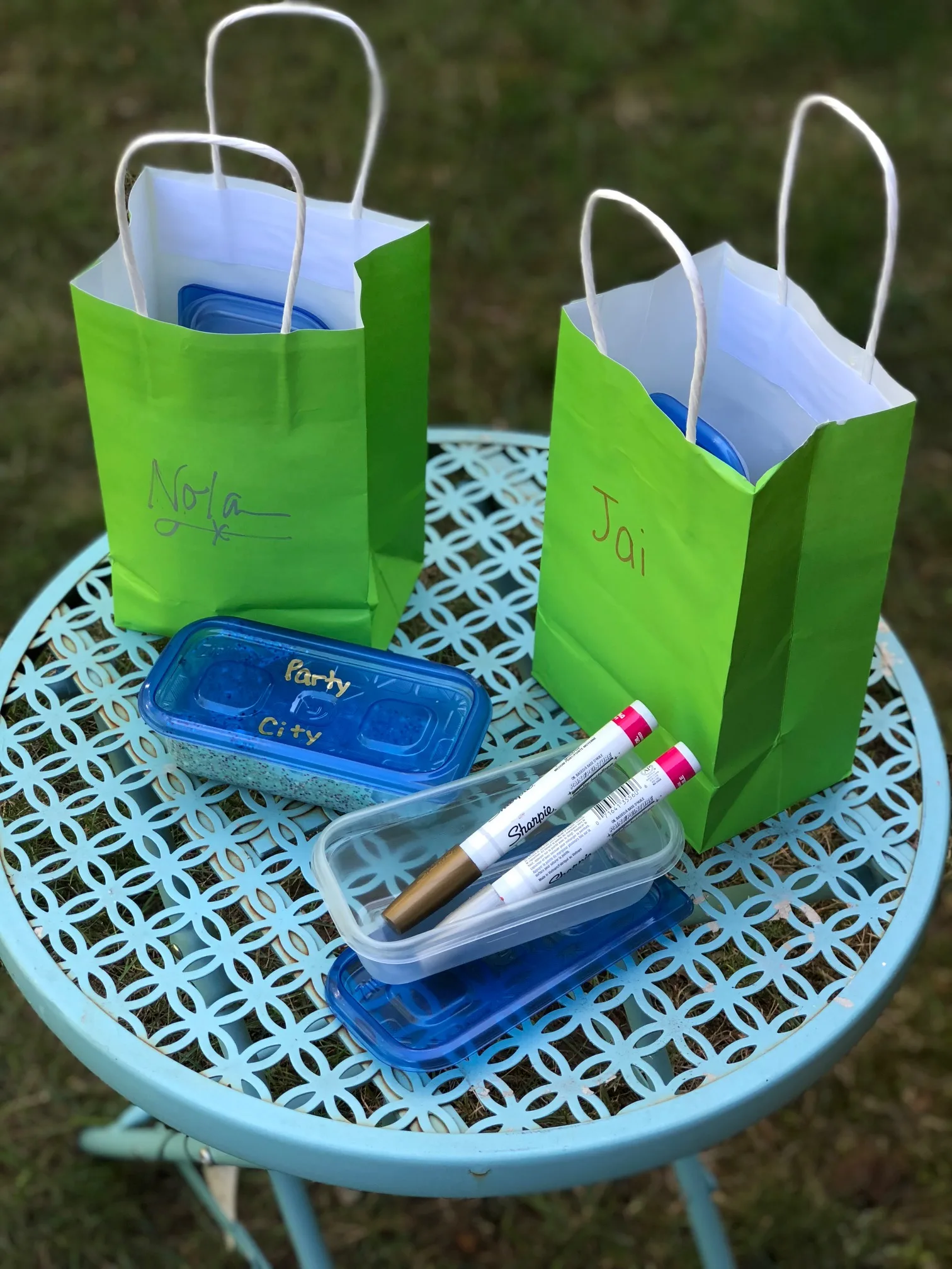 Everything you need to host a DIY Slime Party: Sponsor - Table set-up