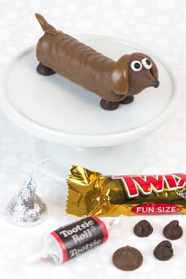 Halloween candy bar craft ideas from Handmade Charlotte: So cute!