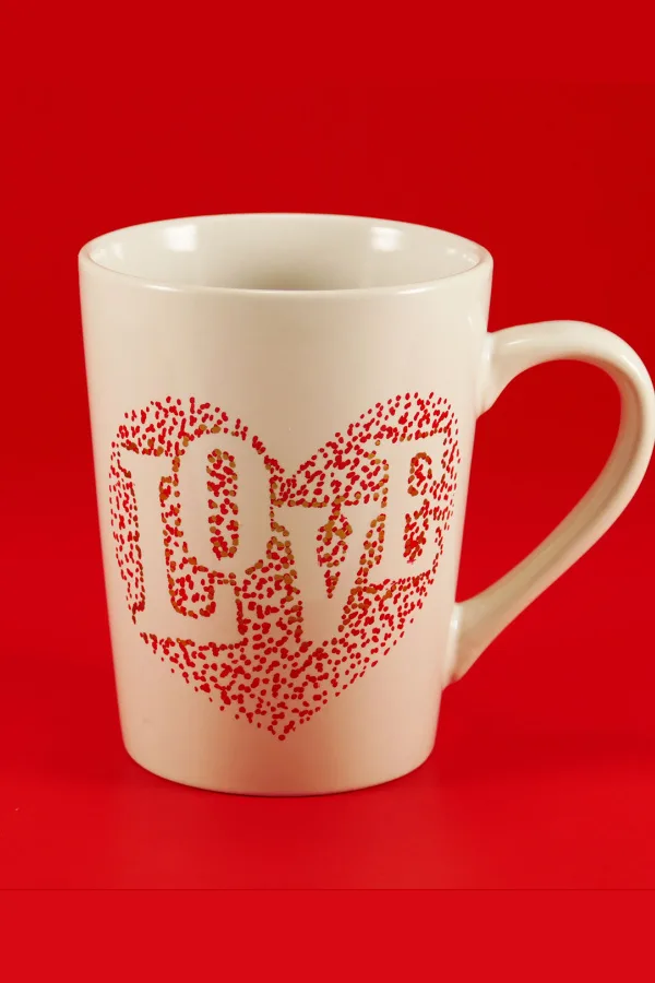 Easy DIY holiday gifts for teen girls: DIY your own Sharpie mug with Jennifer Mather's easy tutorial