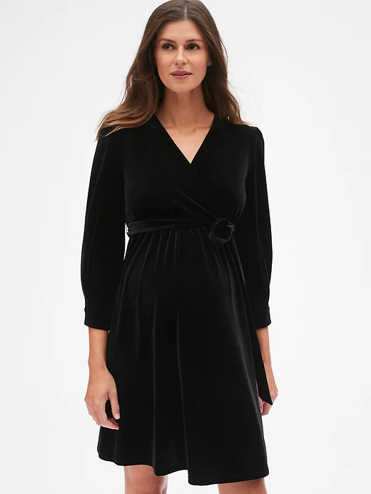 Black maternity dresses for fall: Velvet black maternity dress