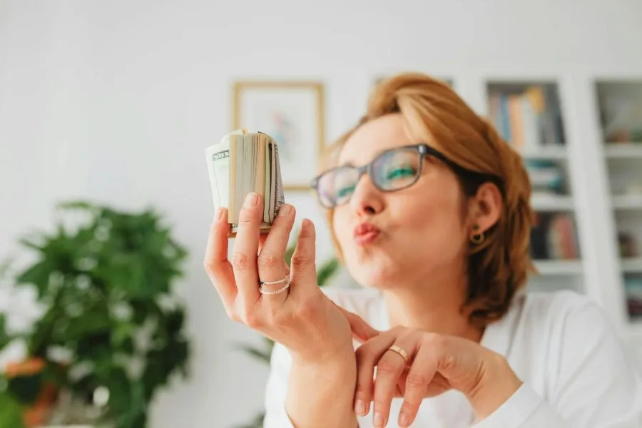 Amazing savings tips and tools with these smart money apps for your household