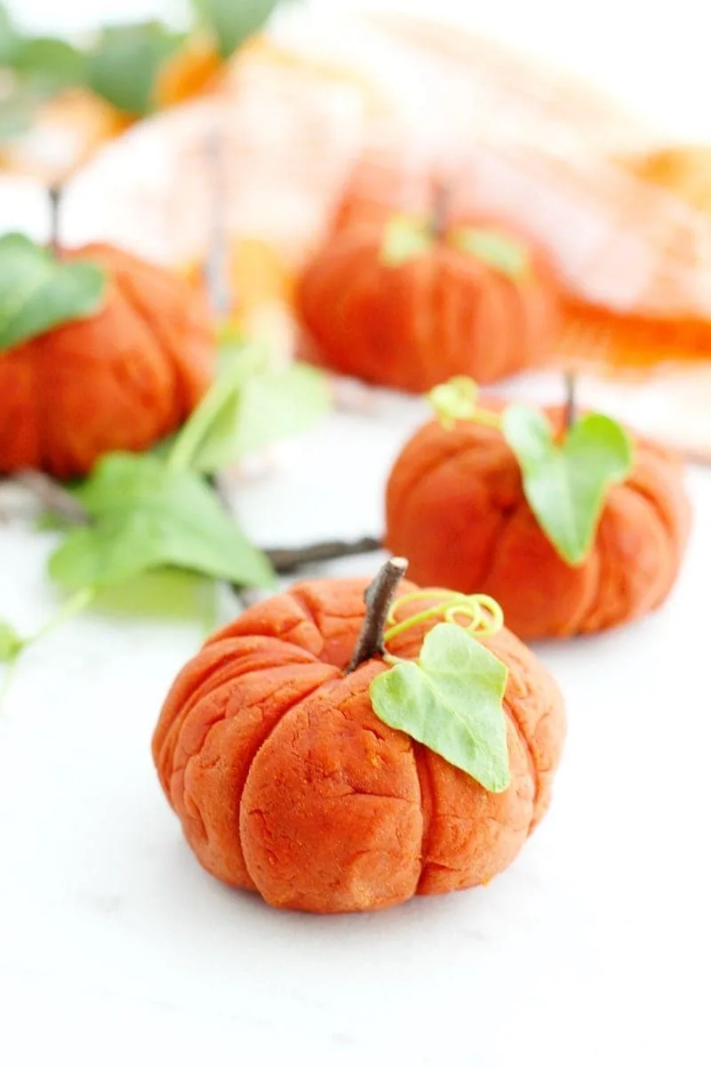Halloween crafts for kids: Taste-Safe pumpkin spice play dough at Crayons and Cravings