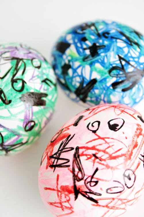 Gold Sharpie decorated Easter eggs from Waiting on Martha. Love the contrast of the earthy egg with the glitzy gold.