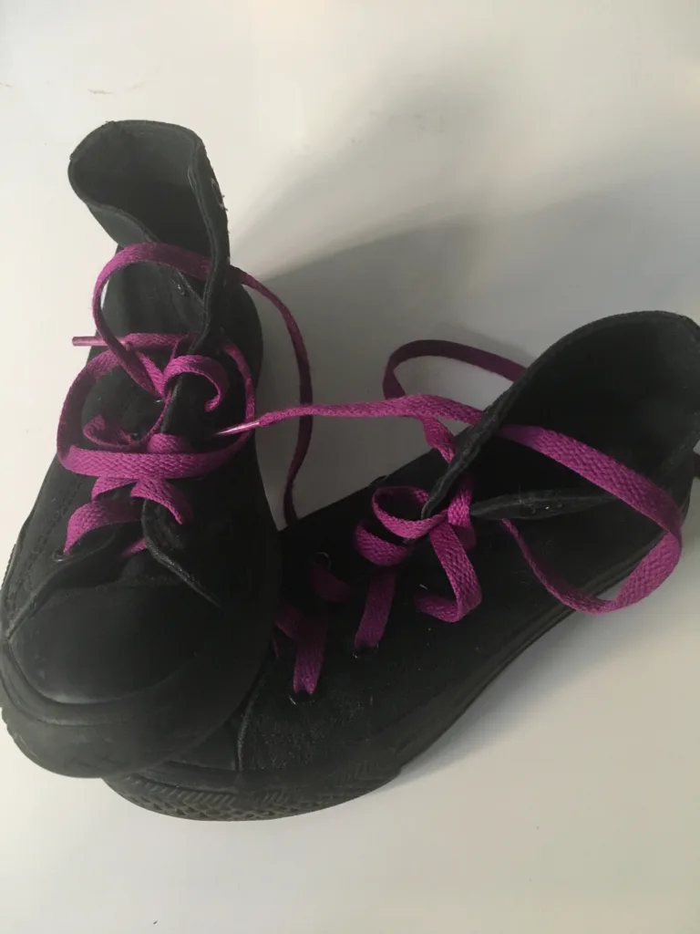 8 subtle ways your kids can show their team spirit: Shoes and laces 