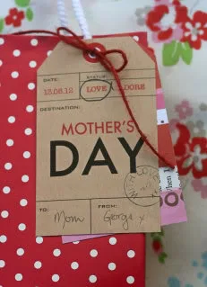 Gorgeous Mothers Day printables - just hit print and end the angst