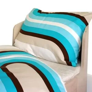 Toddler bedding that's looks absolutely nothing like toddler bedding. (That's a good thing.)