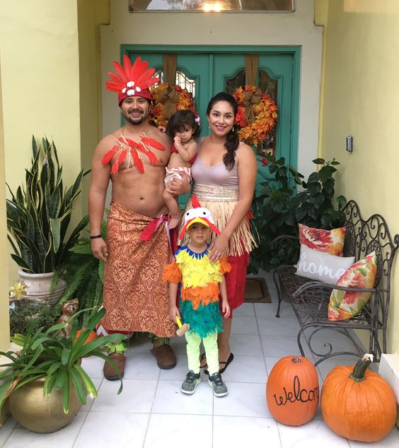Family Halloween costume idea: Moana family Halloween costume (We haven't found the source for this picture, but please let us know if you do! We'd love to give credit) 