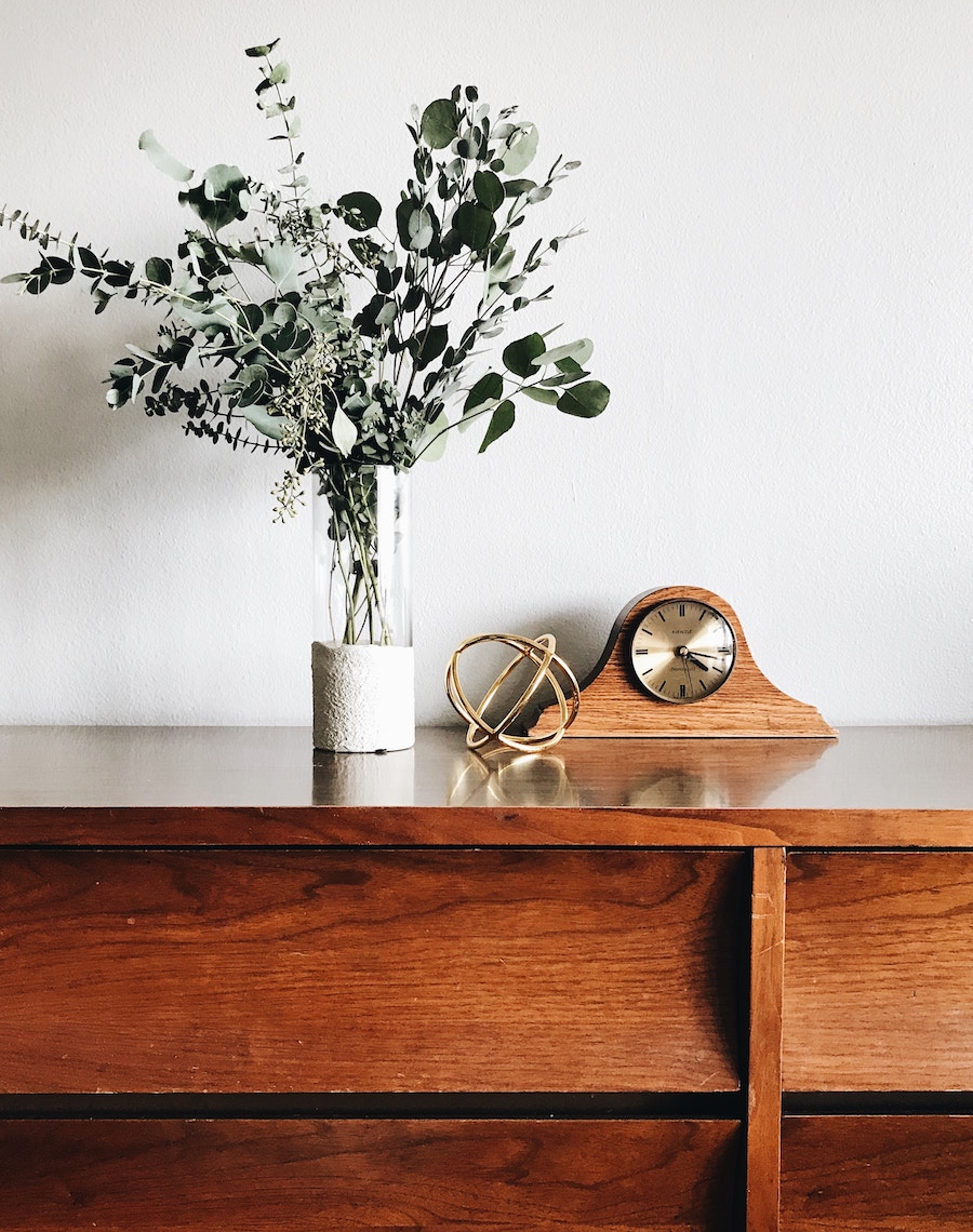 Things to put in a guest room: Give guests space to unpack | Photo by Ember & Ivory via Unsplash