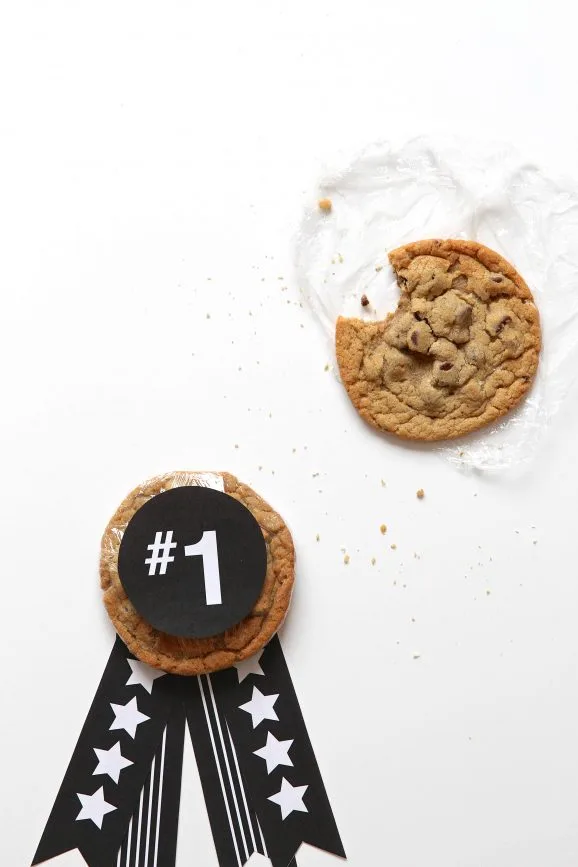 DIY Mother's Day gifts: Cookie Medal by Paging Supermom