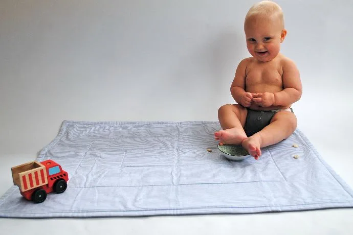 Little balena play quilt blue