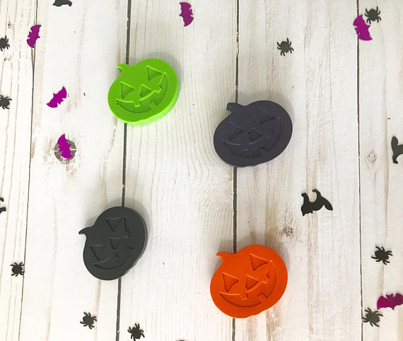 Non-candy Halloween treats: Jack-o-lantern crayons | D'Craft Boutique