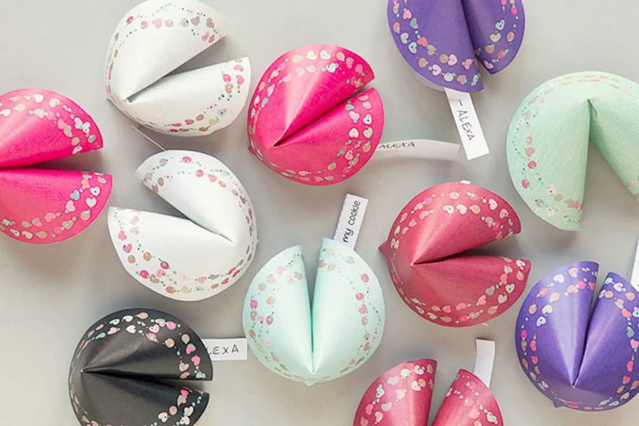 Cool, Free Valentine's Day Printable: Valentine Paper Fortune Cookies