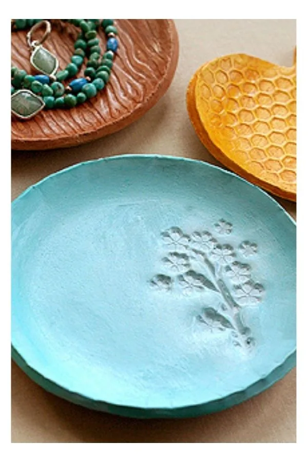 Lisa Storms clay jewelry trays make a great DIY holiday gift