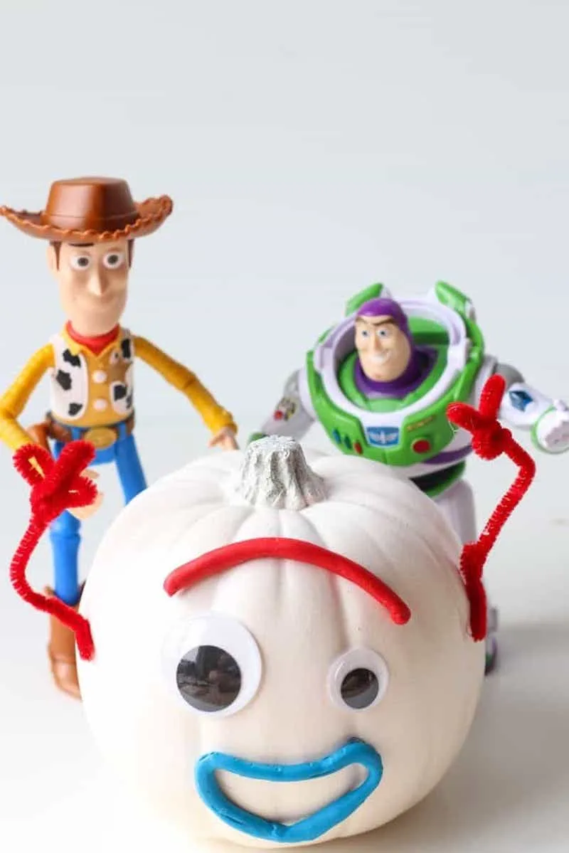 Cute pumpkin decorating ideas: Forky pumpkin at The Farm Girl Gabs