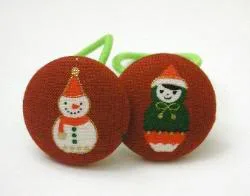 7 holiday hair clips to keep girls festive from head to toe. (But don't wear them on your toes.)