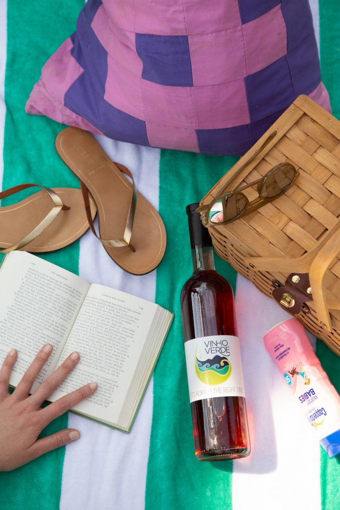 Presenting the Cool Mom Picks virtual book club, sponsored by the Portuguese wines of Vinho Verde