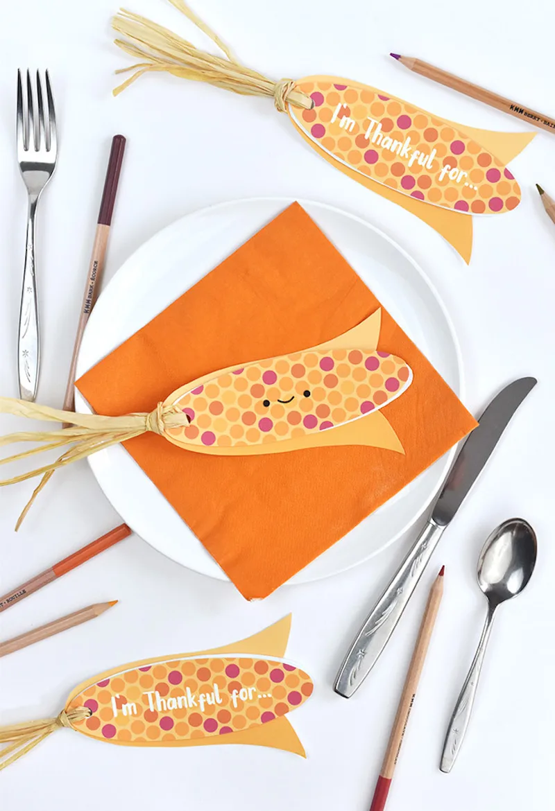 Kids Thanksgiving crafts that make cool centerpieces: Corn Cob thankful books at Handmade Charlotte