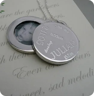 Keepsake lockets for moms take a fabulous turn