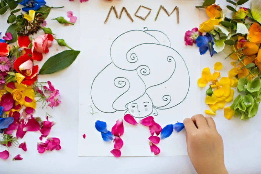 Free Mother's Day printables: Mom Flower Art Printable by Hello, Wonderful