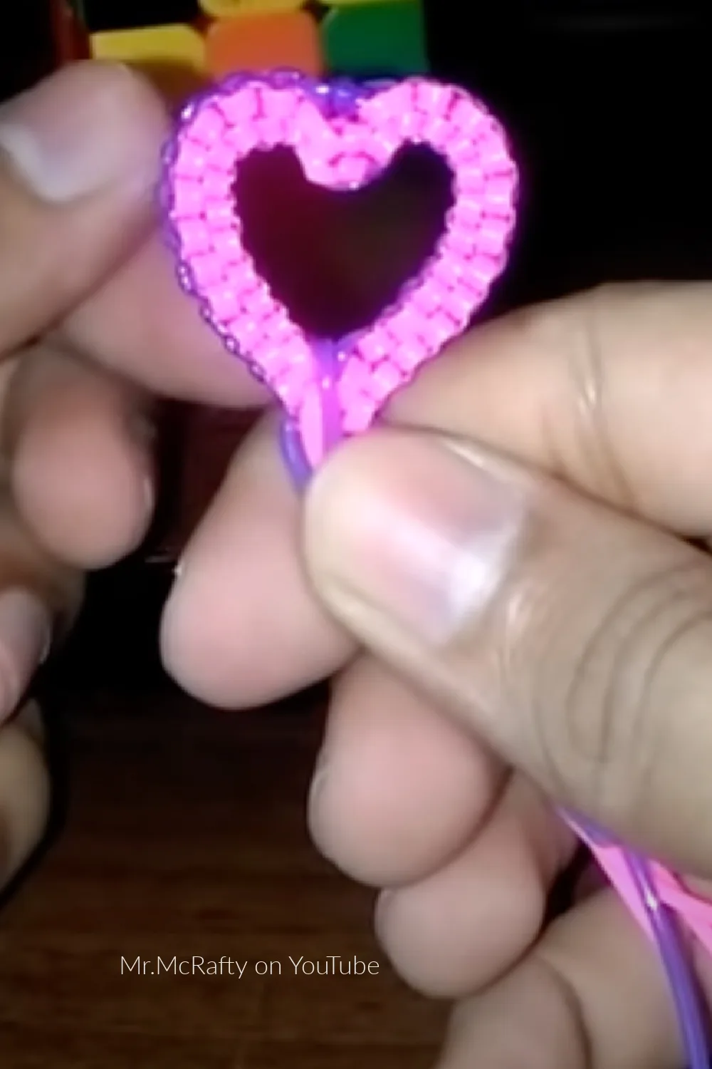 Cool lanyard patterns: The 6-string 6-color stitch explained by LanYarD