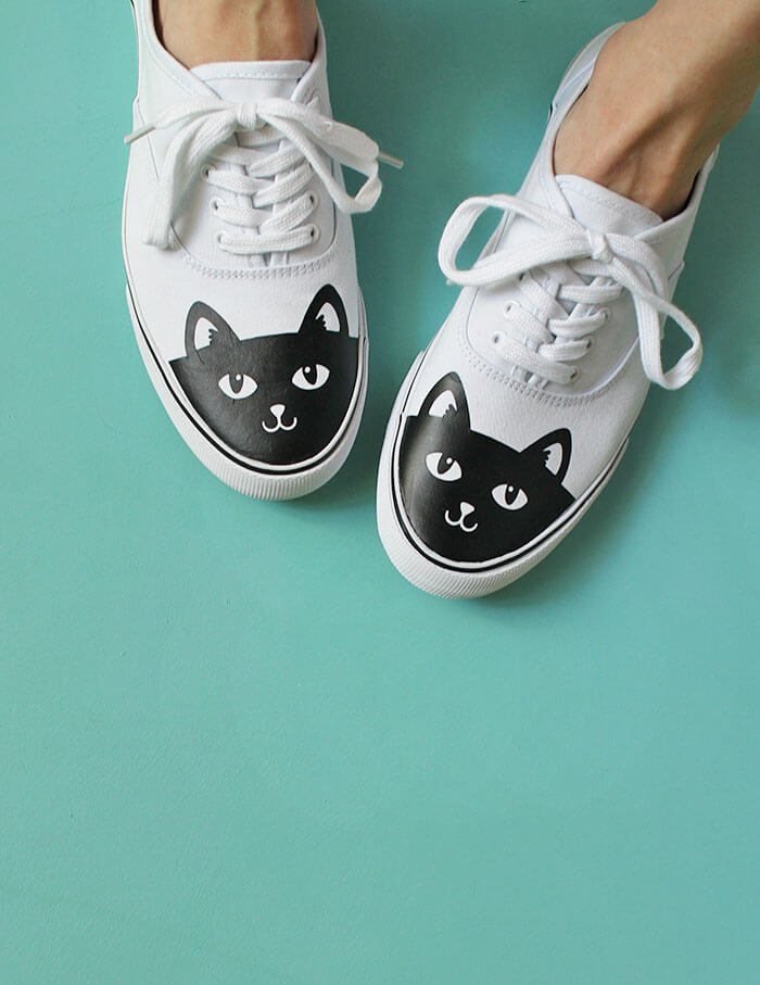 DIY black cat sneaker tips: Detailed tutorial from Persia Lou DIY black cat sneaker tips: Detailed tutorial from Persia Lou
