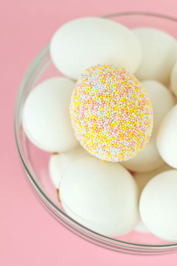 Easter egg techniques for toddlers: DIY sprinkle Easter eggs at Studio DIY