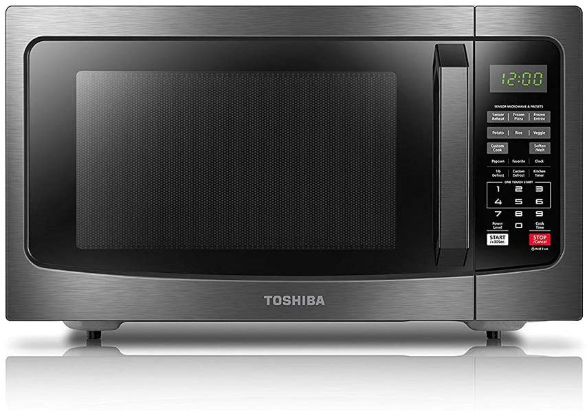 Small appliances for dorm rooms: A compact microwave for late-night ramen