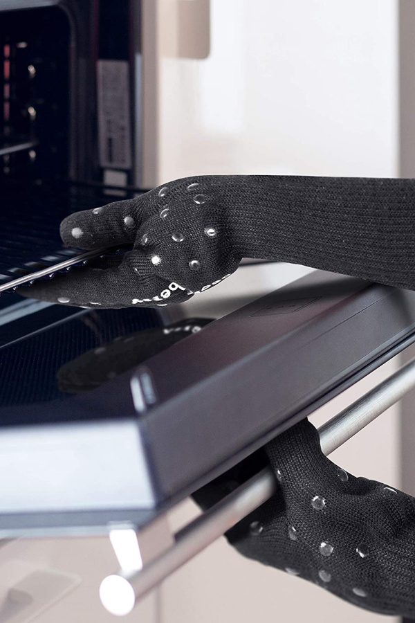 The oven gloves that finally got my kid less nervous about the oven! 