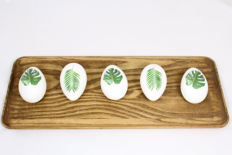 Gorgeous no-dye Easter eggs: Tropical leaf eggs | J. Sorelle