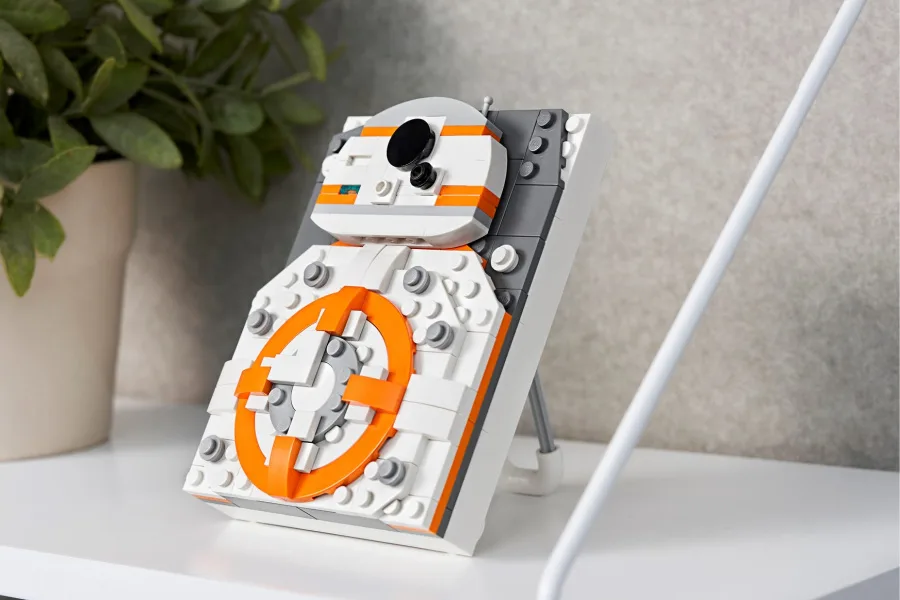 LEGOs get a little artsy with these cool brick sketches