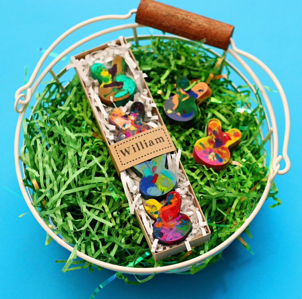 Personalized Easter bunny crayon set from Art2theExtreme: The best Easter gifts for kids supporting Etsy shops