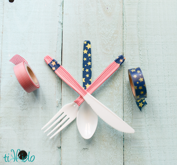 Easy 4th of July crafts for kids: Washi tape silverware at Tikkido